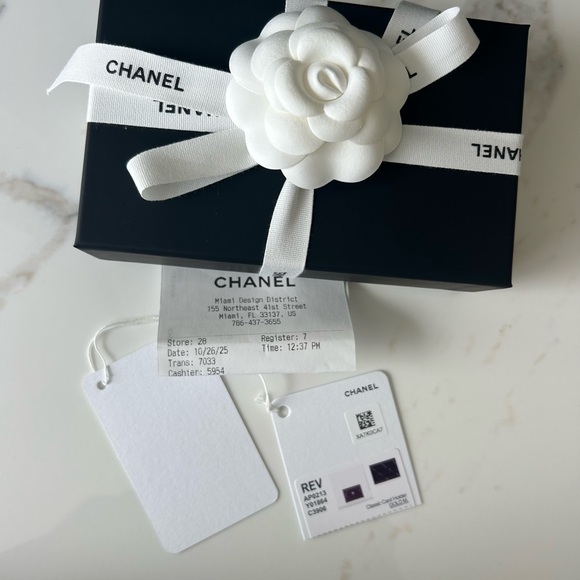 CHANEL Quilted Black Card Holder - Picture 7 of 7